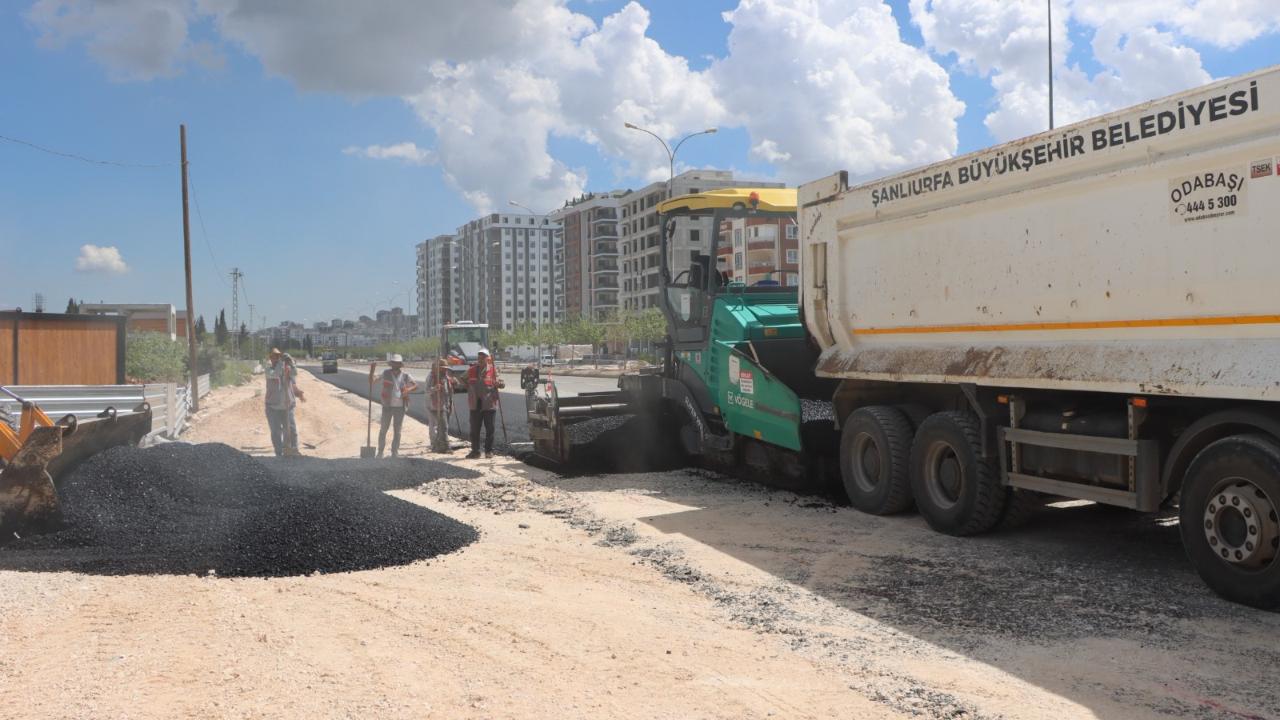 BÜYÜKŞEHİR, BULUNTU HOCA BULVARI’NDA ASFALT ATAĞINI SÜRDÜRÜYOR