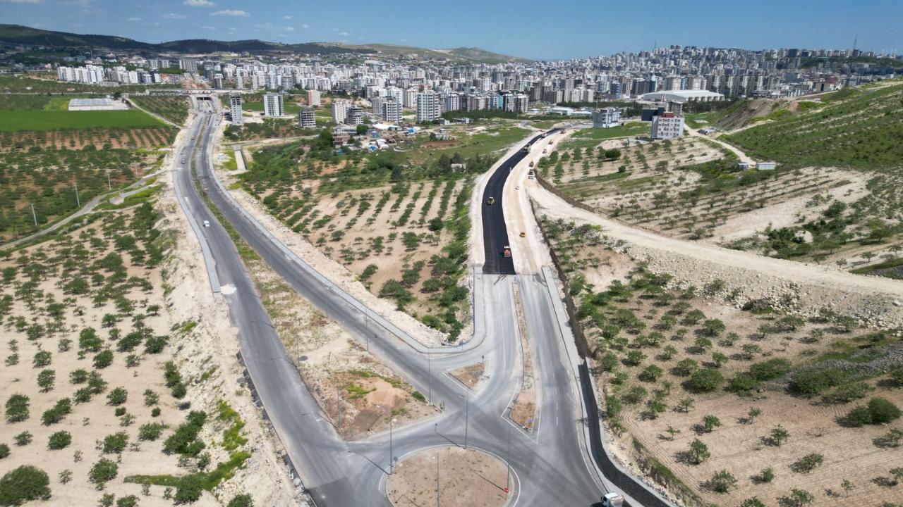 BALIKAYAĞI-AZERBAYCAN BULVARI YOLUNU SICAK ASFALTLA BULUŞUYOR