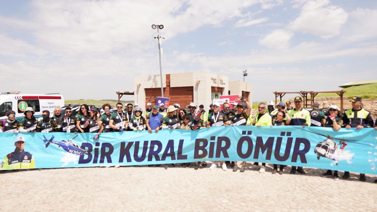 Şanlıurfa'!da Pedallar Tarihe Döndü:25 Sporcuyla Uluslararası Bisiklet Festivali