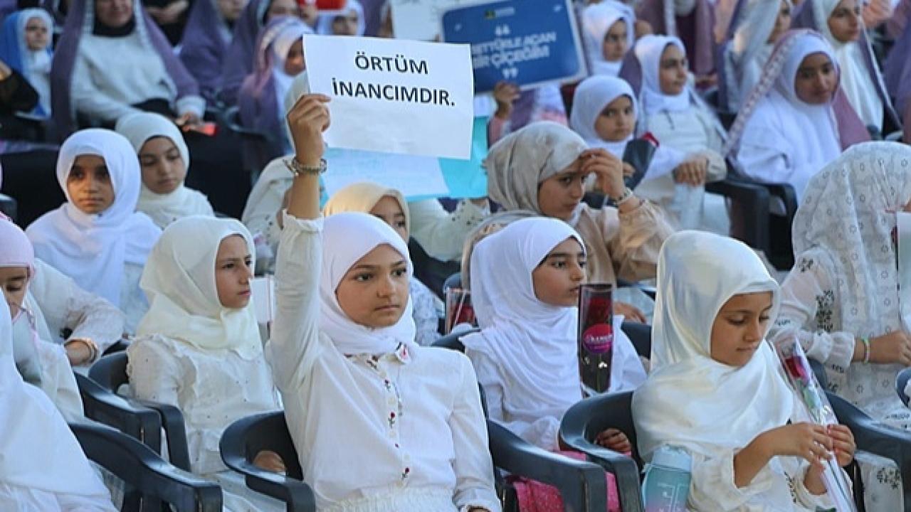 ŞANLIURFA'DA GENÇ KIZLAR "NİYET ETTİM ÖRTÜNMEYE, EMRİN BAŞIM ÜSTÜNE" DEDİ